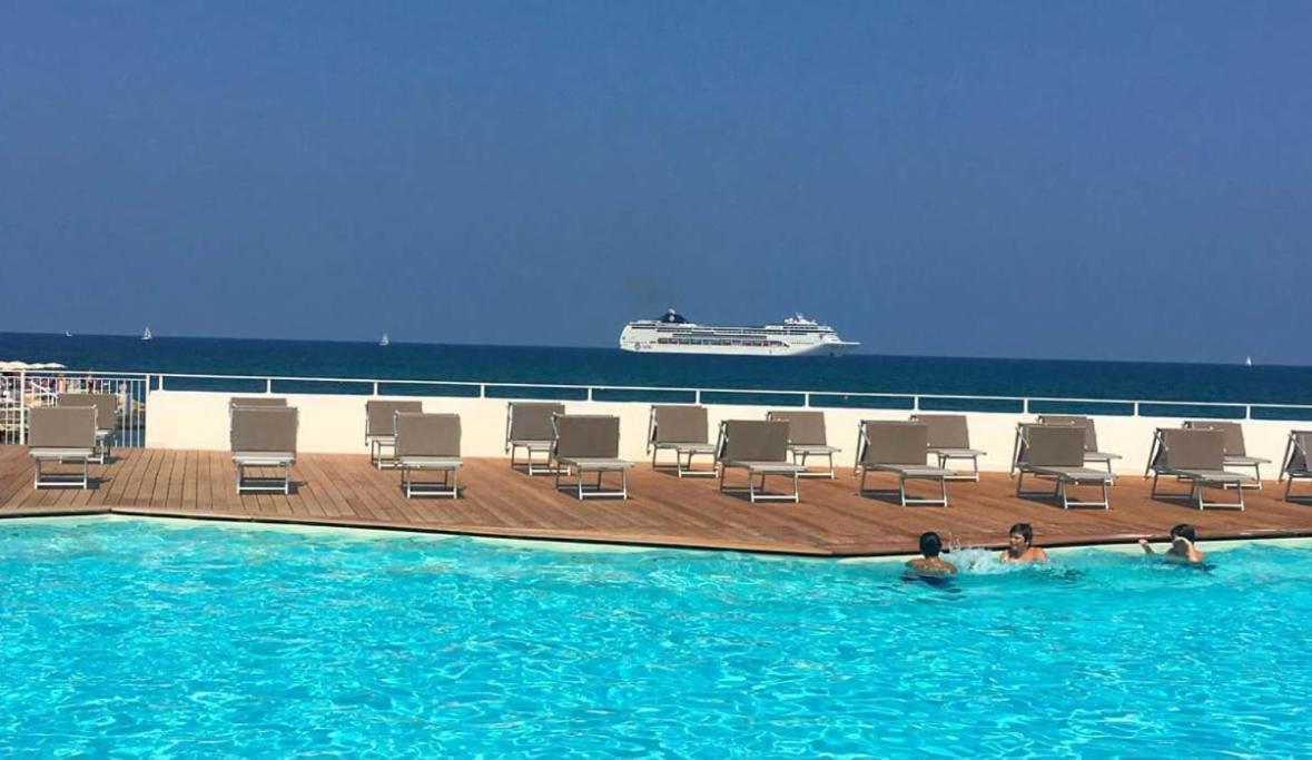La Mia Terrazza Sul Mare - Mared'Amare Apartment Bari Bagian luar foto